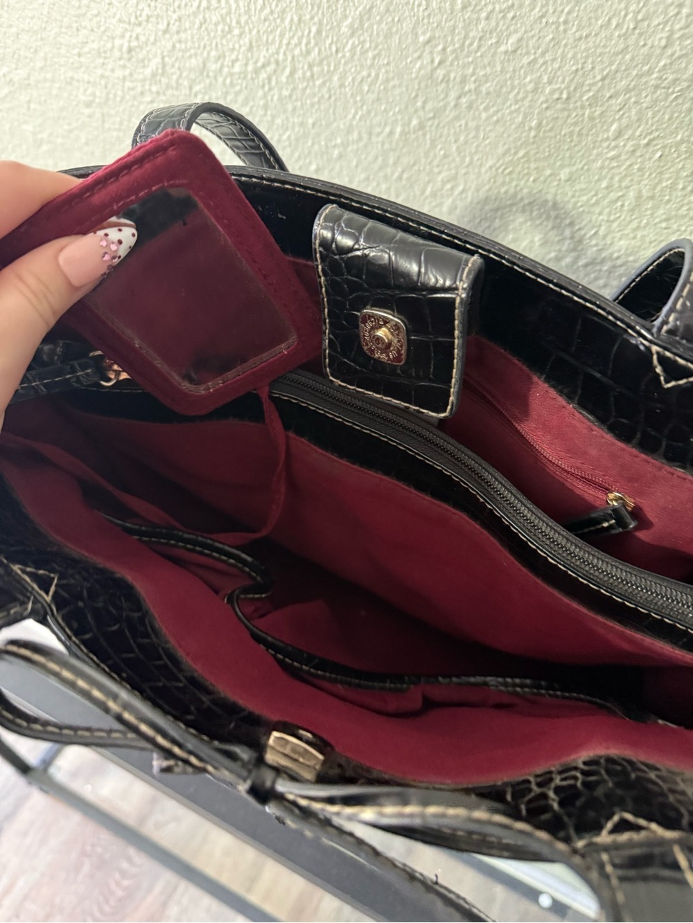 Liz Claiborne Black Croc Embossed Structured Tote Shoulder Bag - Picture 8 of 9